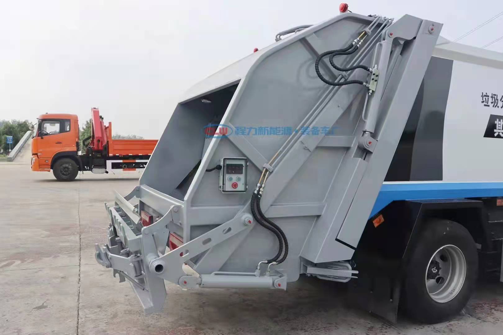 東風5方純電動壓縮垃圾車