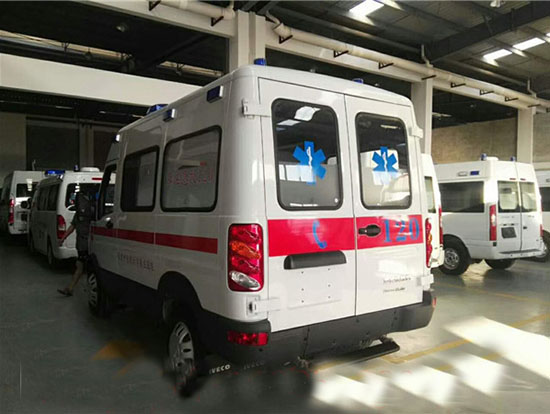 依維柯救護(hù)車(chē)