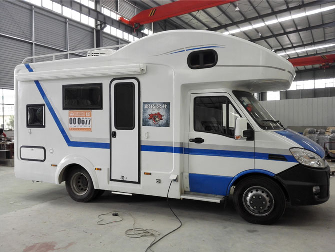 依維柯新寶迪C型房車租賃版